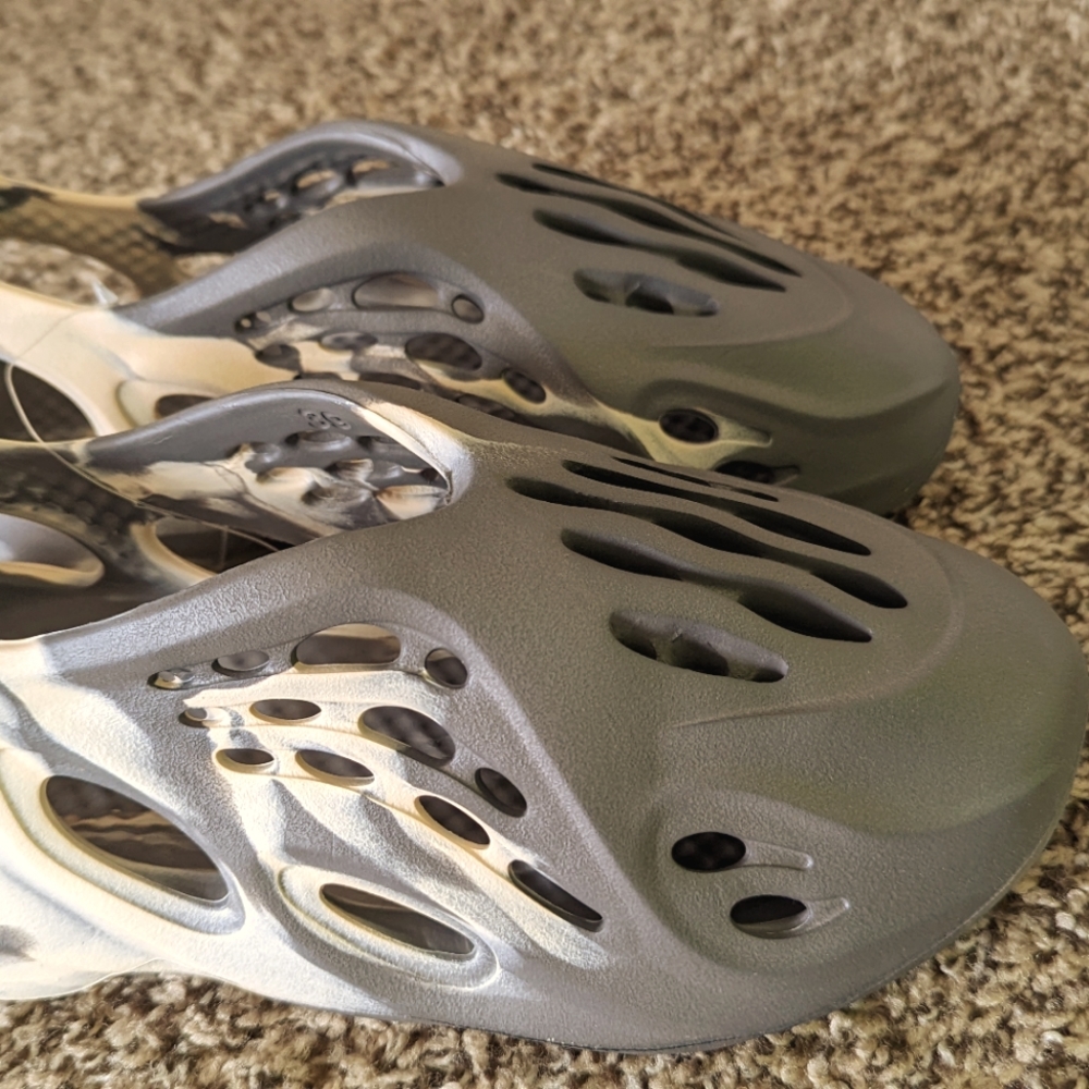 Yeezy foam runners gray size 6.5/38
